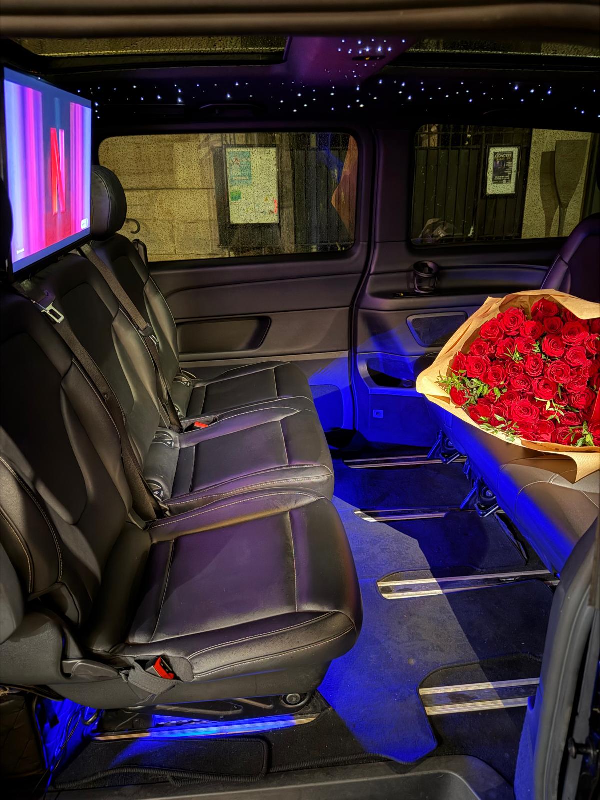 Mercedes Class V - Expérience romantique avec fleurs