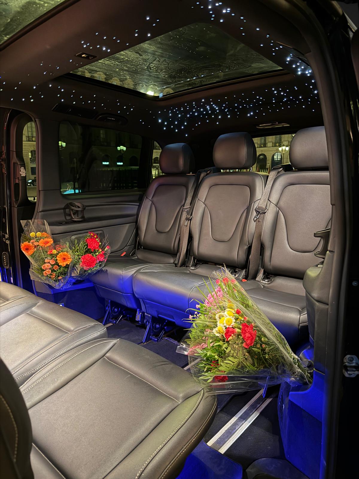 Mercedes Class V - Ambiance rose et ciel étoilé