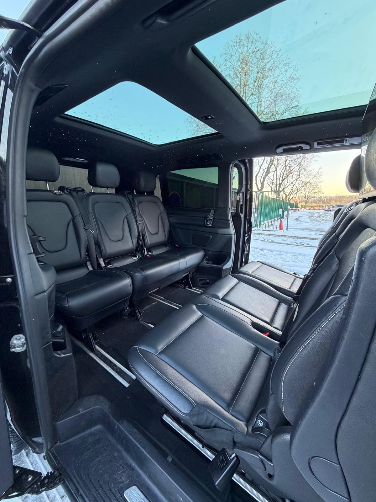 Mercedes Class V - Intérieur spacieux avec ciel panoramique