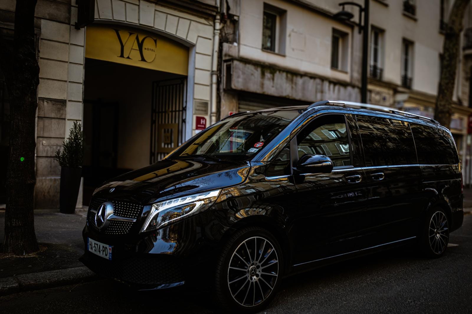 Mercedes Class V - Vue extérieure élégante à Paris